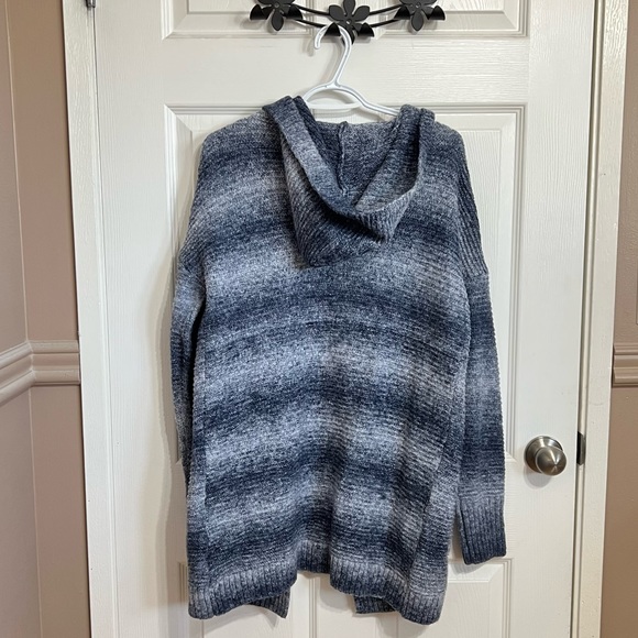 Kismet Womens Cardigan with hood - Picture 2 of 4